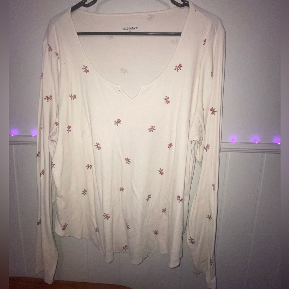 Brandy Melville white floral top with light pink flowers.